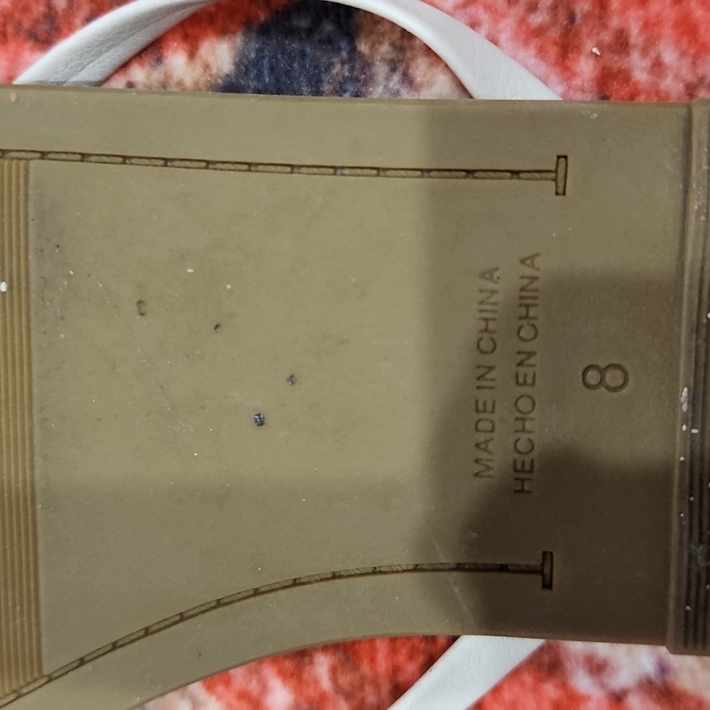 Old Navy thong flip flops - Picture 6 of 6
